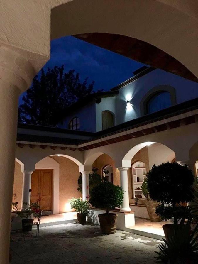 La Casona De Los Colibries El Pueblito  المظهر الخارجي الصورة