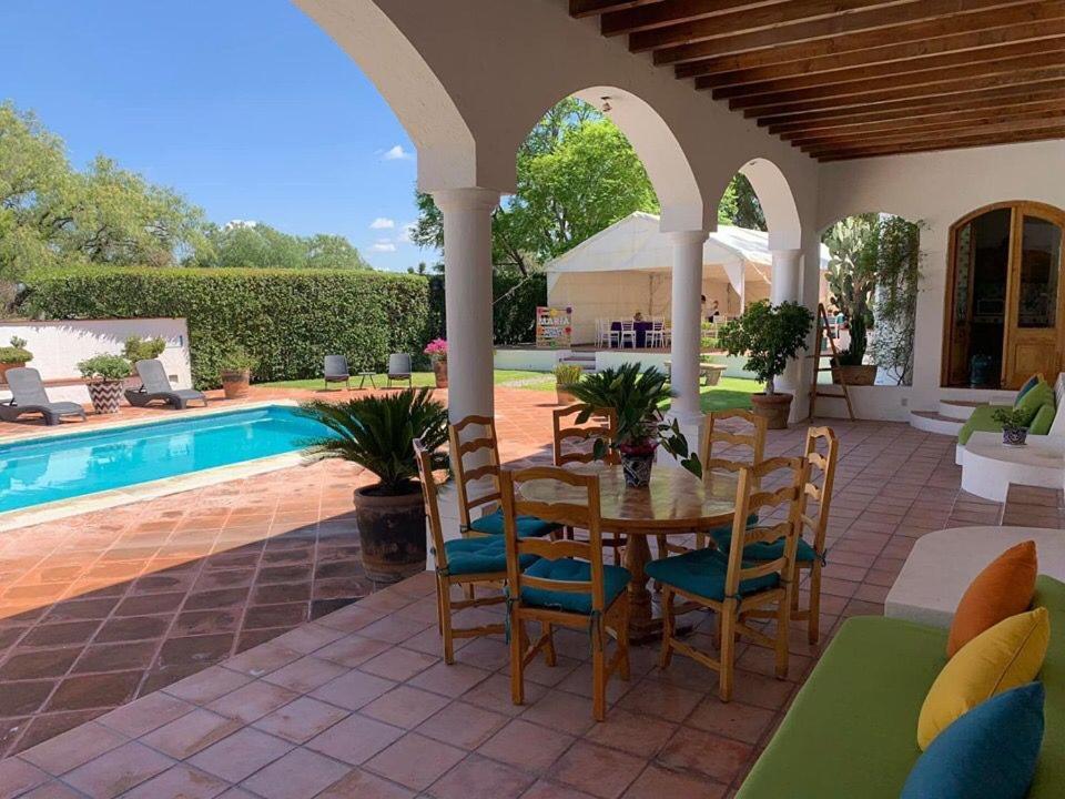 La Casona De Los Colibries El Pueblito  المظهر الخارجي الصورة
