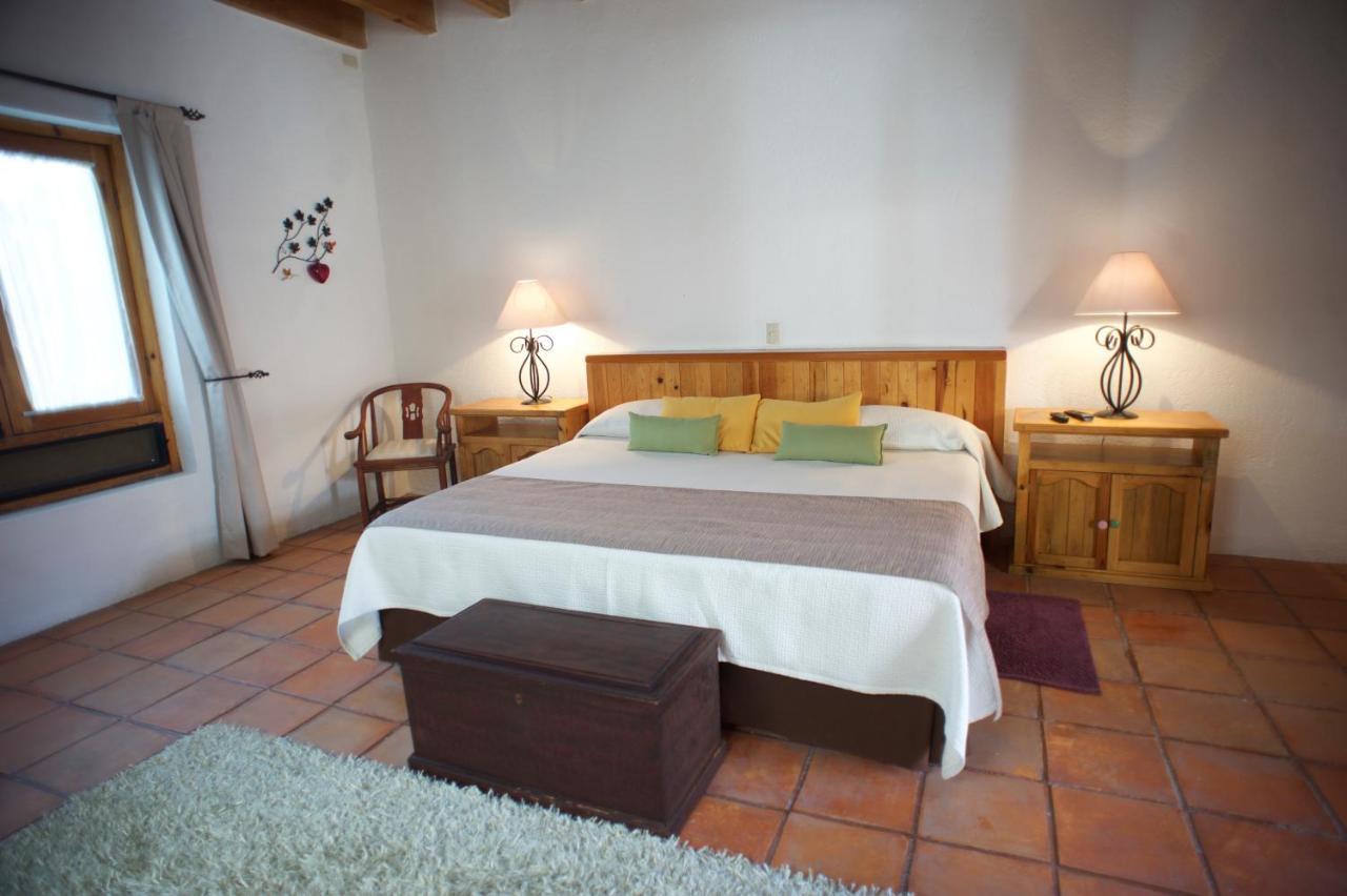 La Casona De Los Colibries El Pueblito  الغرفة الصورة